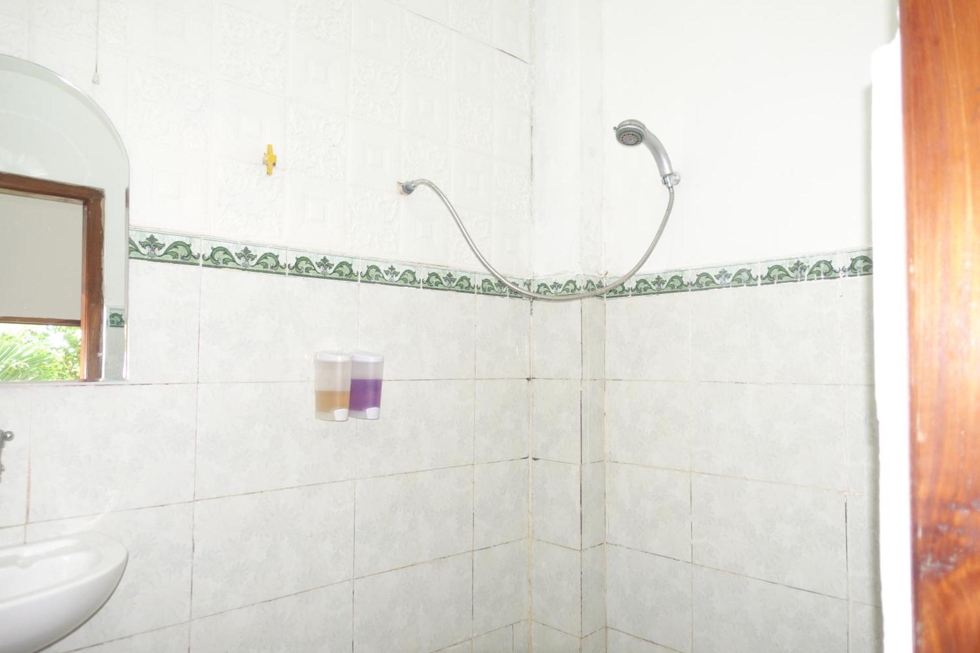 Tarsan Homestay Labuan Bajo Extérieur photo