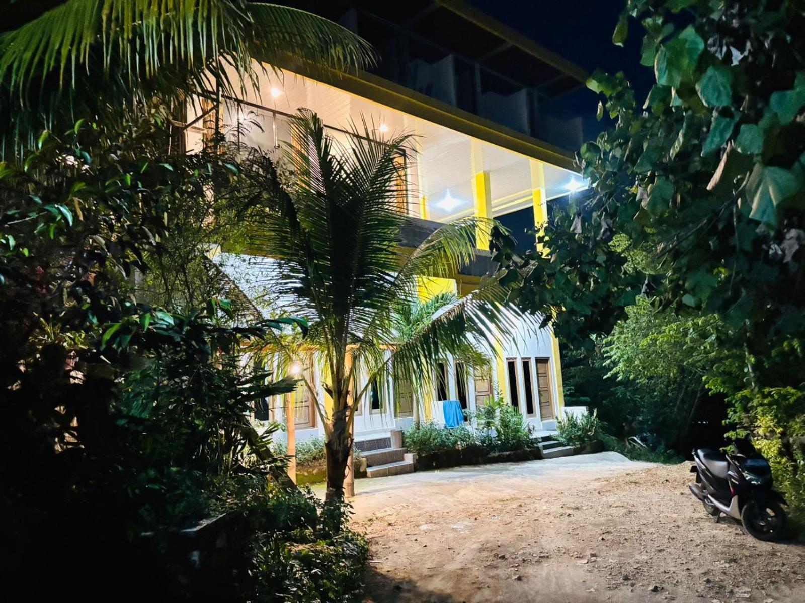 Tarsan Homestay Labuan Bajo Extérieur photo